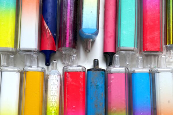 Vapes die door jongeren zijn gebruikt