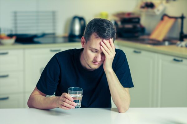 Man zonder tips heeft moeite met een hunkering